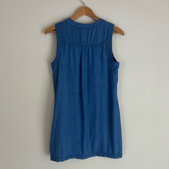 Trina Turk Chambray Shift Dress | size 4 - Picture 4 of 7